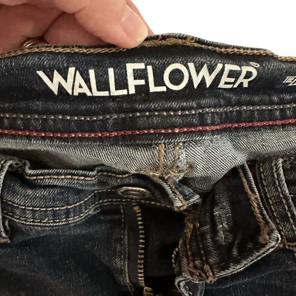 WallFlower  Blue Jeans Size 7 Boot Cut‎ , Distressed Women Blue Jeans - Picture 5 of 16